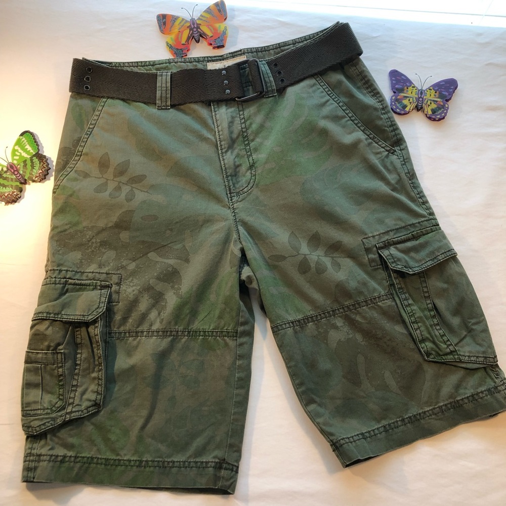 Urban Pipeline Men’s Cargo Shorts, Camo/Botanical , 30 waist,EUC, pet/smoke free